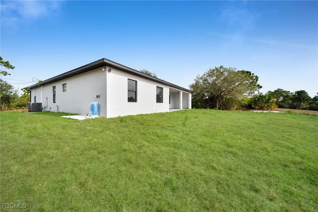 1002 Kanuga Street E Lehigh Acres FL 33974