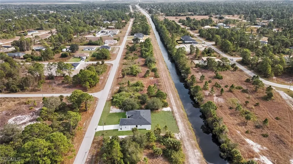 1002 Kanuga Street E Lehigh Acres FL 33974