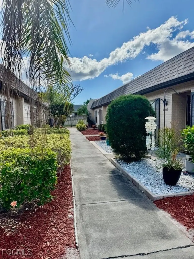 9313 Lennex Lane Fort Myers FL 33919