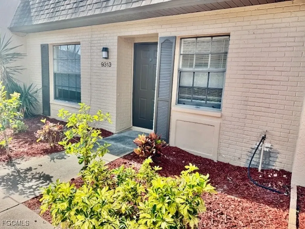 9313 Lennex Lane Fort Myers FL 33919