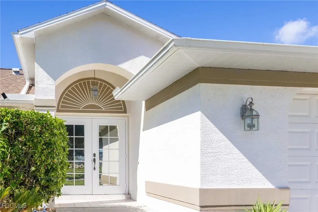 22 SE 13th Avenue Cape Coral FL 33990