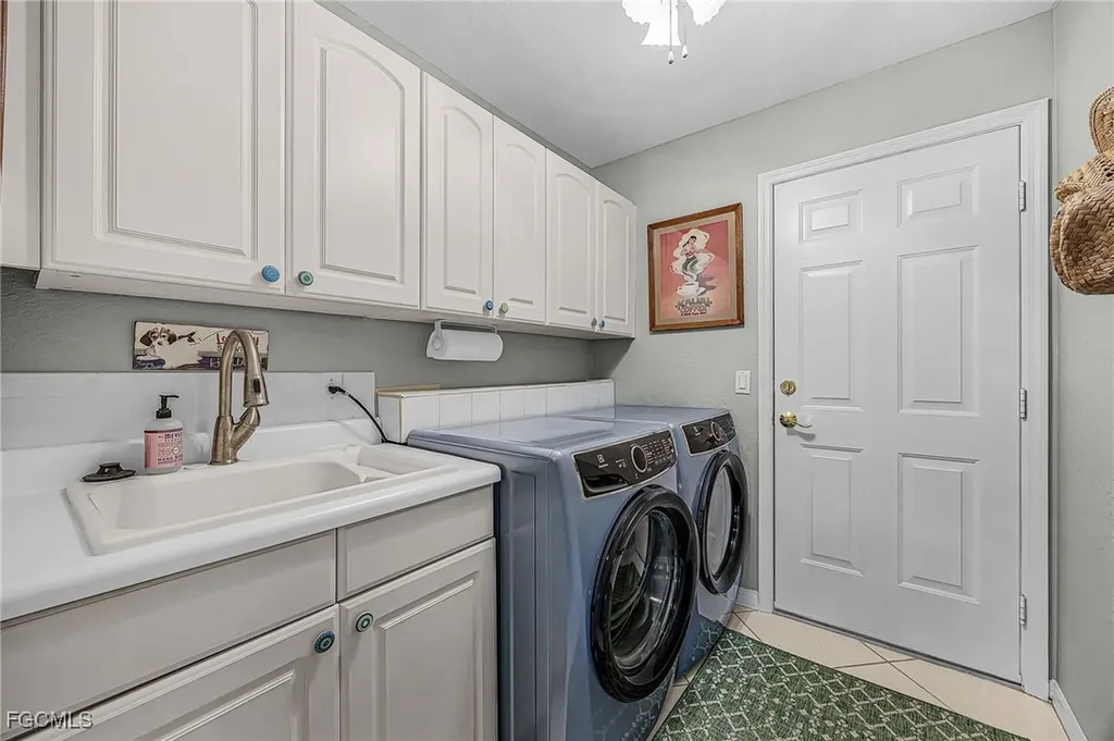 2815 SW 37th Terrace Cape Coral FL 33914