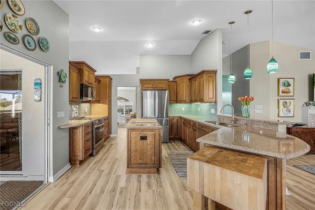 2815 SW 37th Terrace Cape Coral FL 33914
