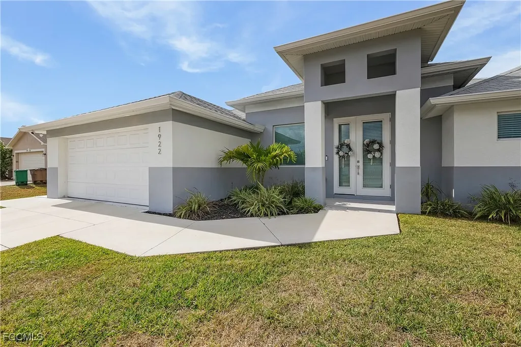1922 NE 17th Place Cape Coral FL 33909