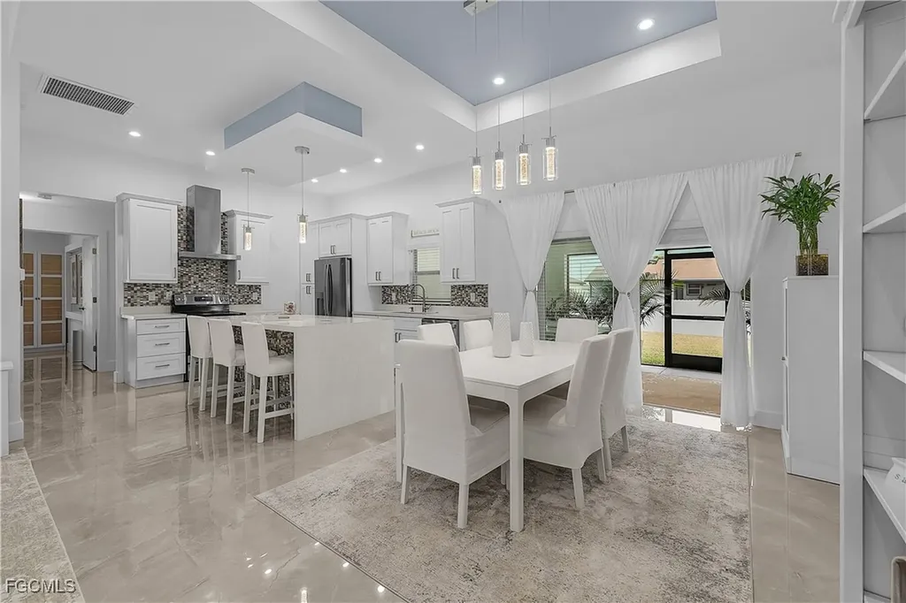 1922 NE 17th Place Cape Coral FL 33909