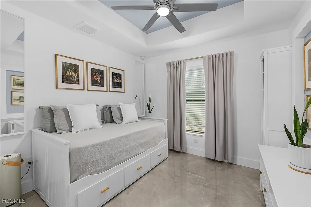 1922 NE 17th Place Cape Coral FL 33909