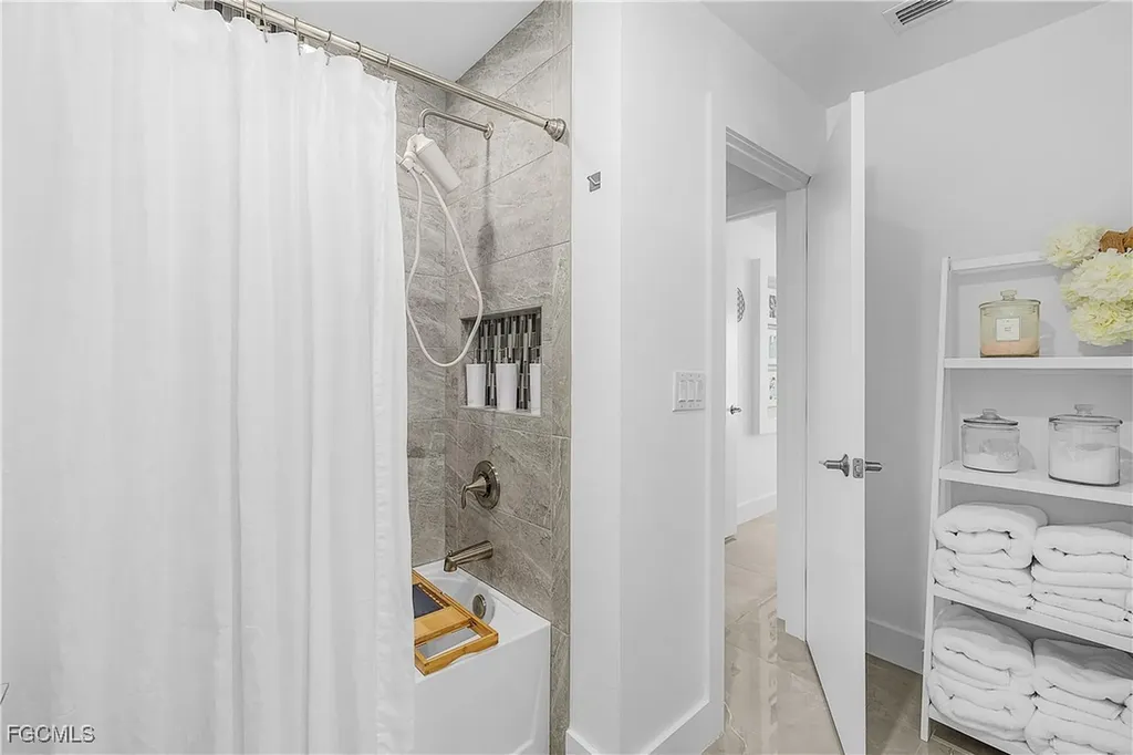 1922 NE 17th Place Cape Coral FL 33909