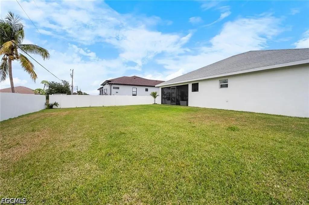 1922 NE 17th Place Cape Coral FL 33909