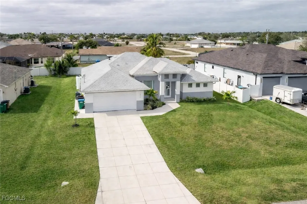 1922 NE 17th Place Cape Coral FL 33909