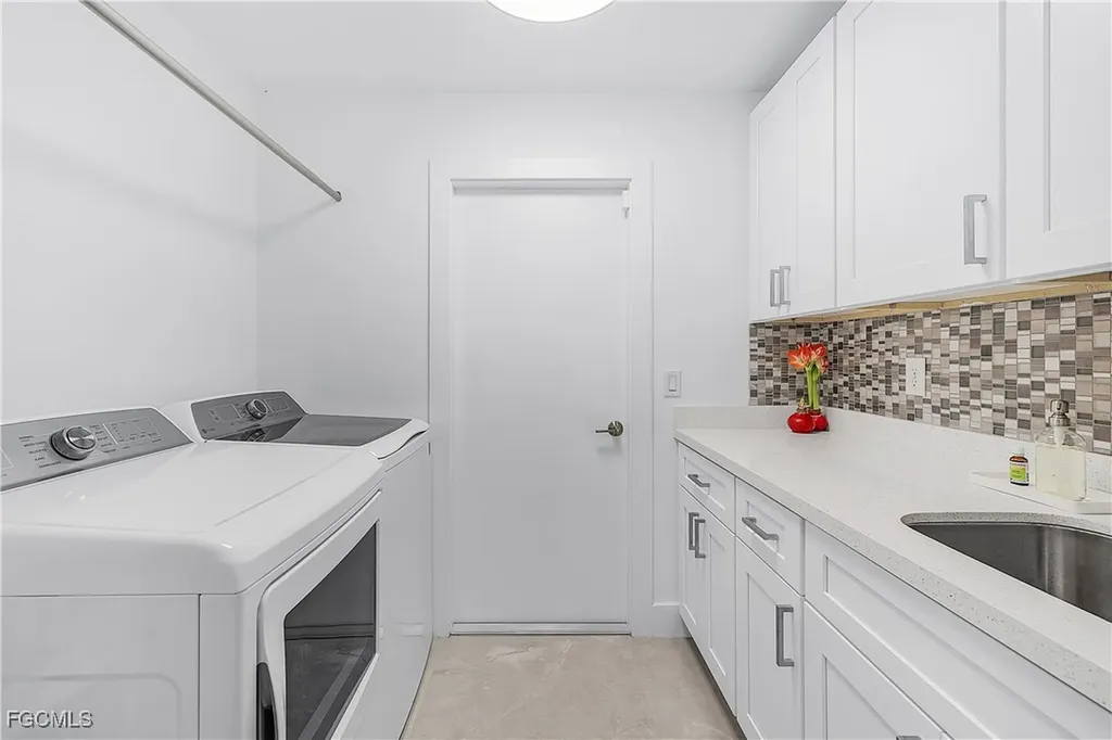 1922 NE 17th Place Cape Coral FL 33909