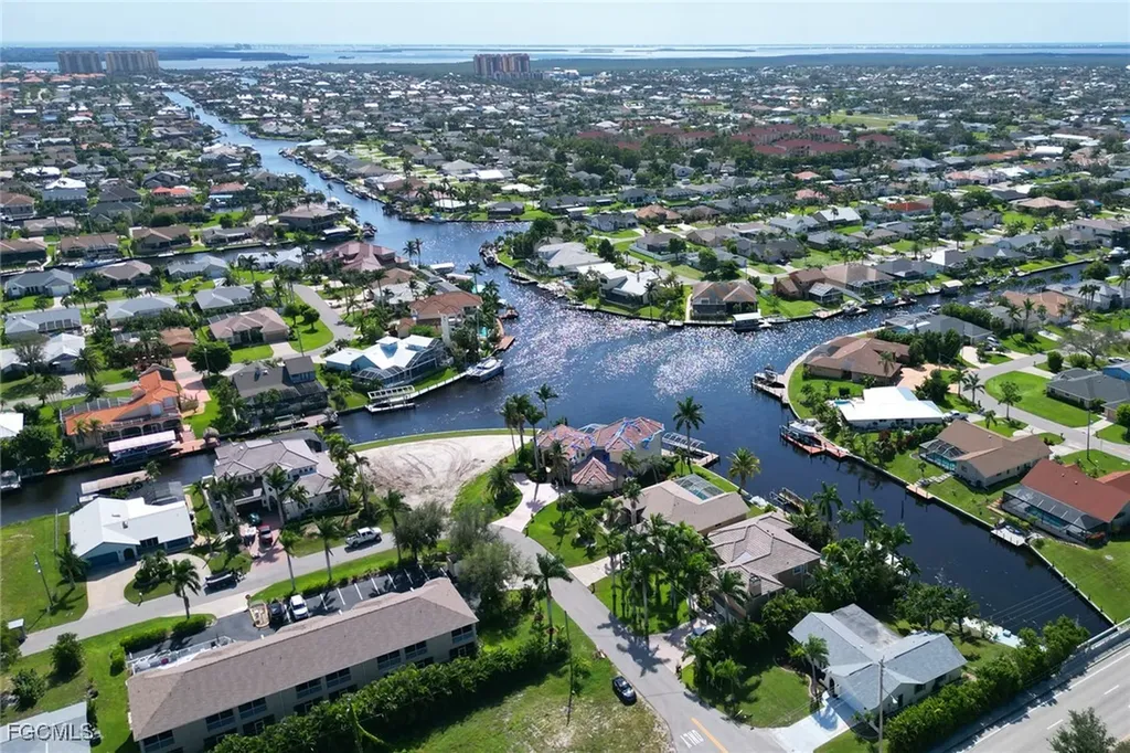4800 SW 12th Place Cape Coral FL 33914