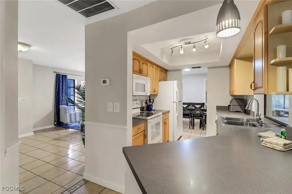 4800 SW 12th Place Cape Coral FL 33914