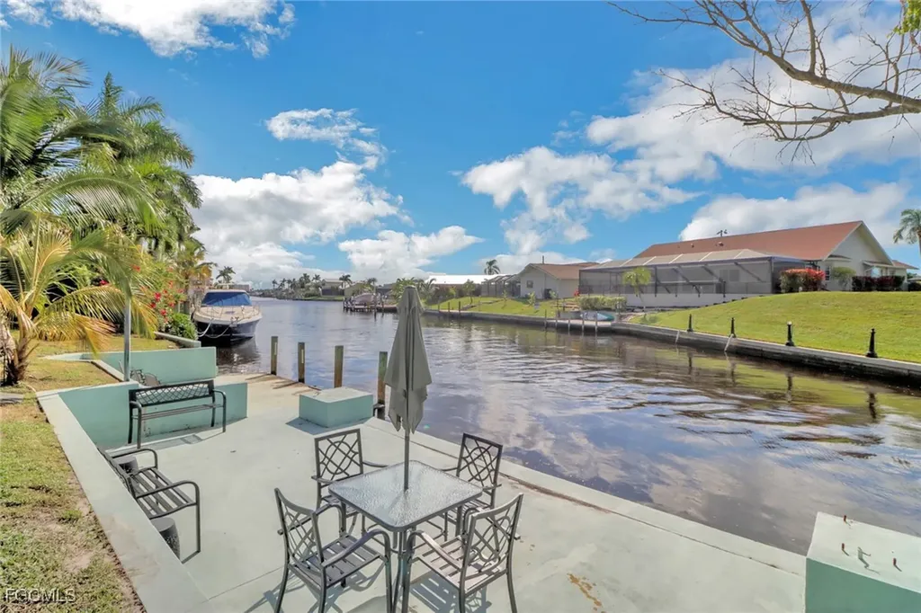 4800 SW 12th Place Cape Coral FL 33914