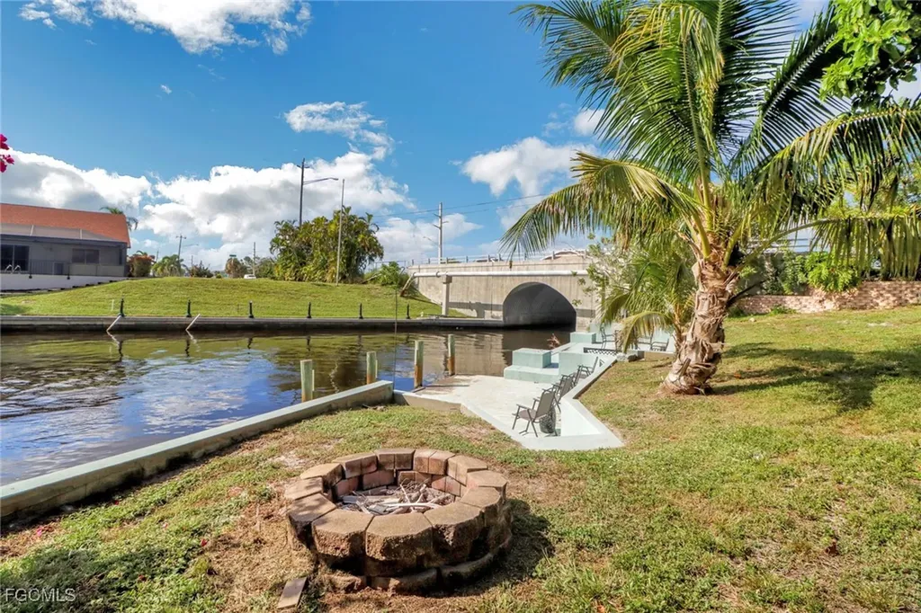 4800 SW 12th Place Cape Coral FL 33914