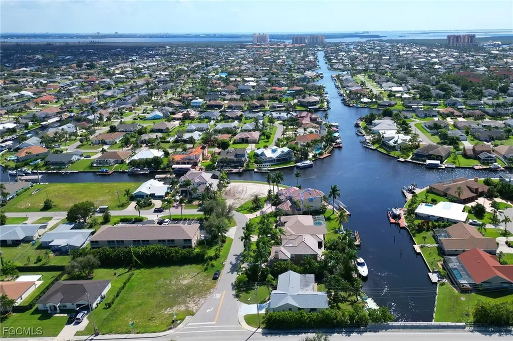 4800 SW 12th Place Cape Coral FL 33914
