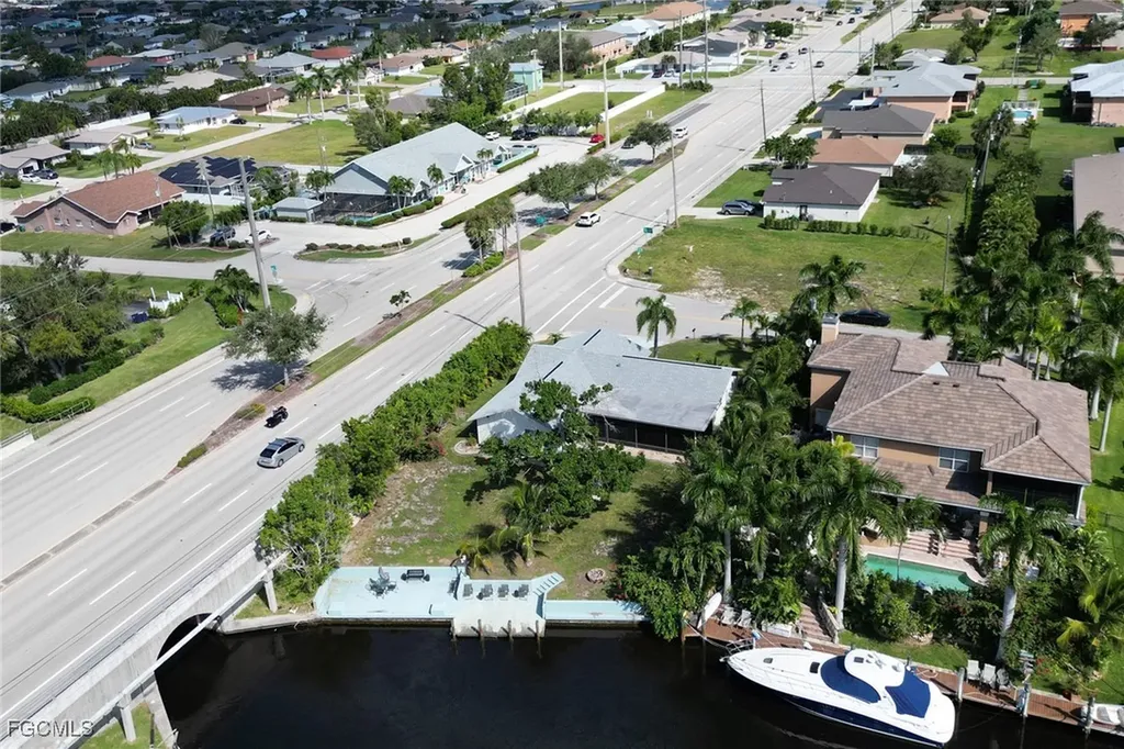 4800 SW 12th Place Cape Coral FL 33914