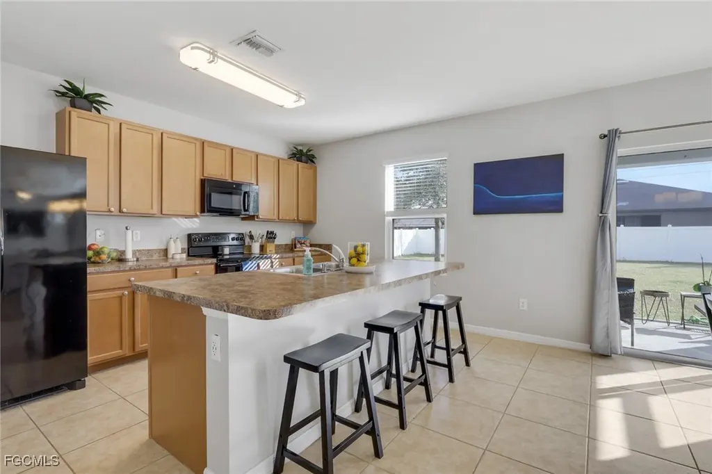 836 SW 28th Terrace Cape Coral FL 33914
