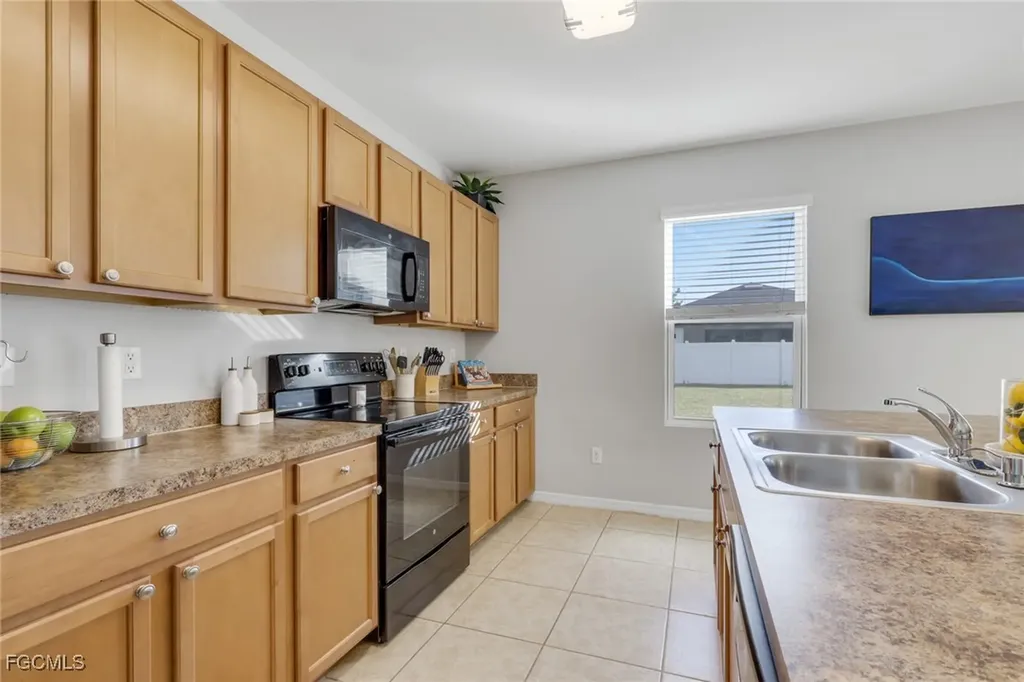 836 SW 28th Terrace Cape Coral FL 33914