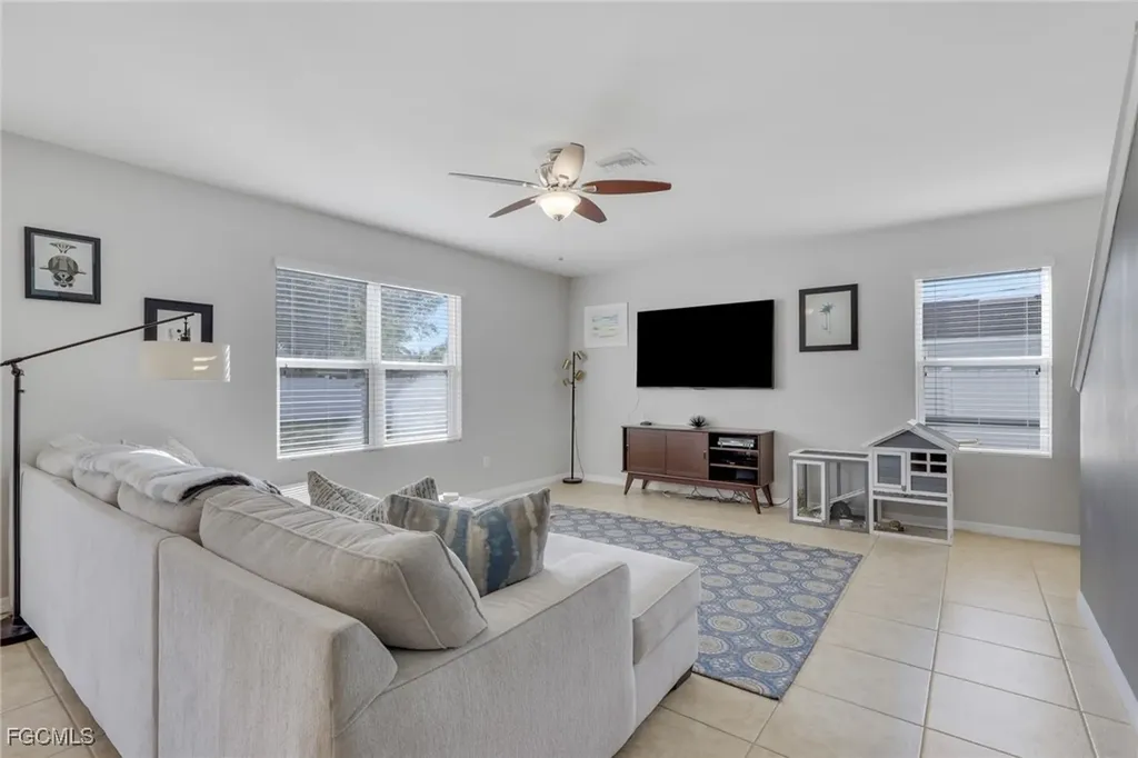 836 SW 28th Terrace Cape Coral FL 33914