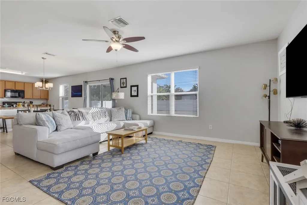 836 SW 28th Terrace Cape Coral FL 33914