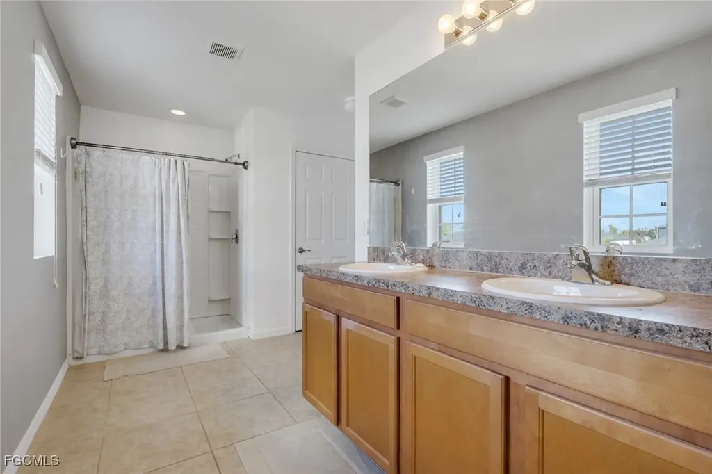 836 SW 28th Terrace Cape Coral FL 33914