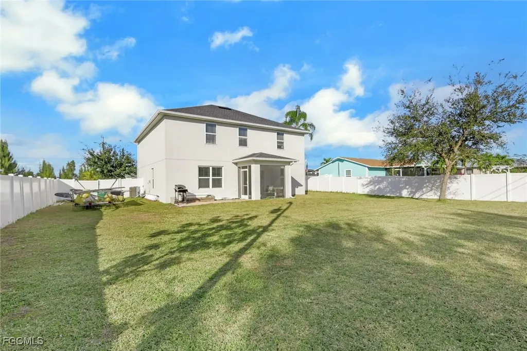 836 SW 28th Terrace Cape Coral FL 33914