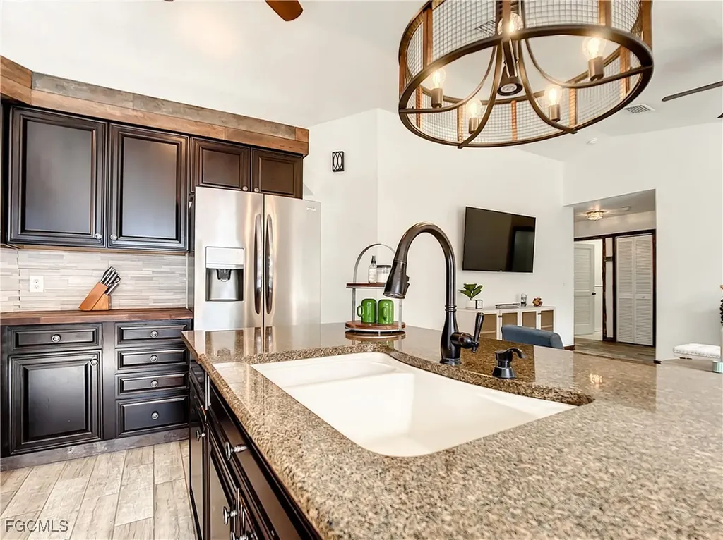 2511 6th Street NW Naples FL 34120
