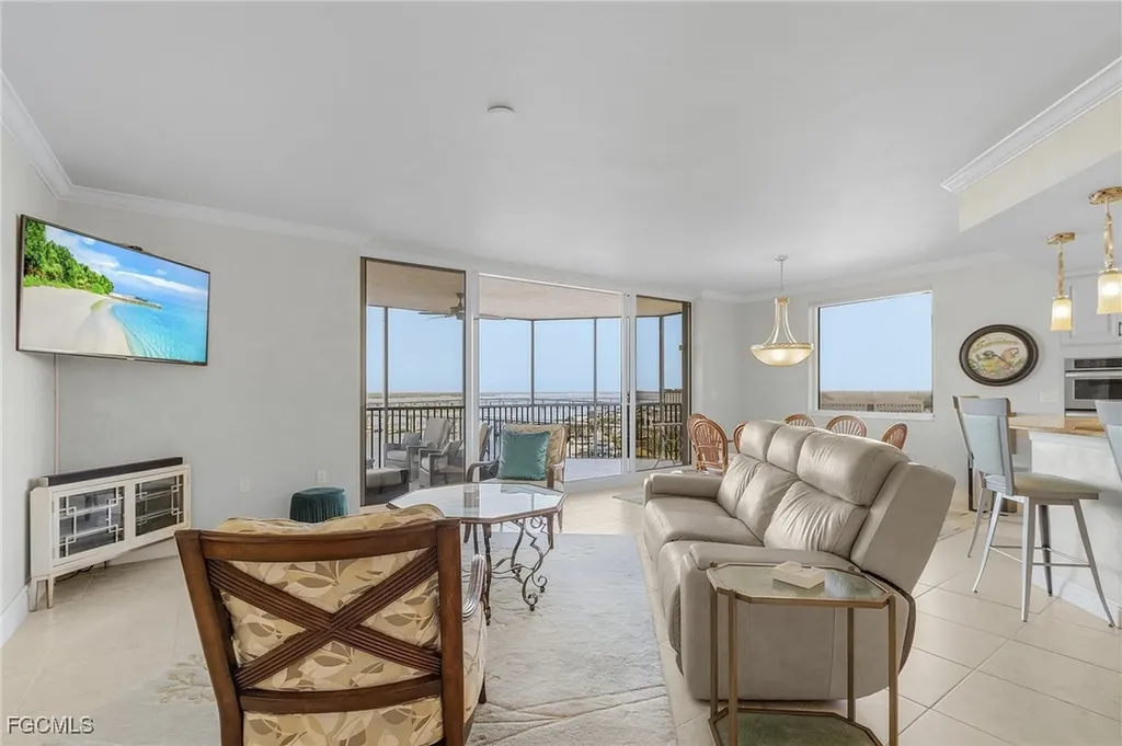 2090 W First Street Fort Myers FL 33901