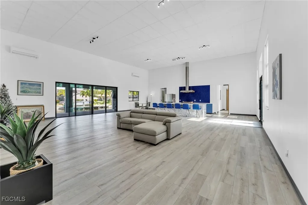 2405 SW 32nd Street Cape Coral FL 33914