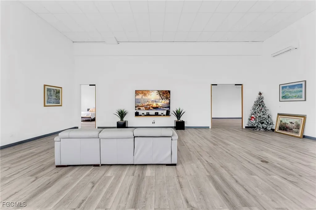 2405 SW 32nd Street Cape Coral FL 33914