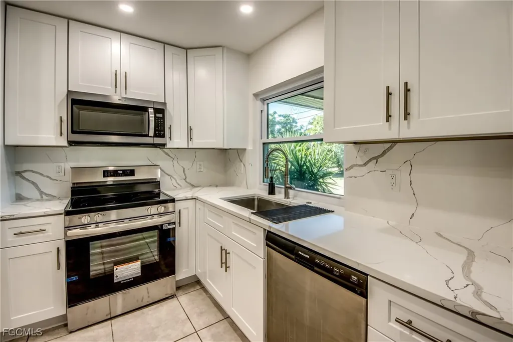 2916 SW 2nd Avenue Cape Coral FL 33914