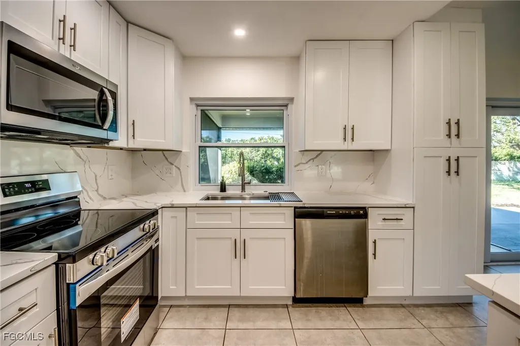2916 SW 2nd Avenue Cape Coral FL 33914