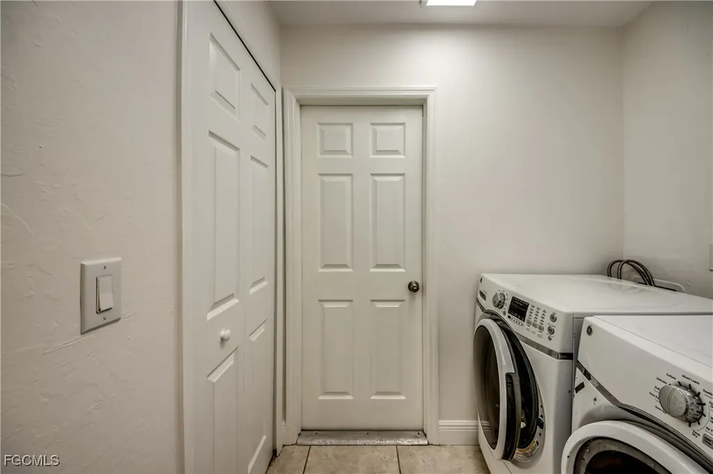 2916 SW 2nd Avenue Cape Coral FL 33914