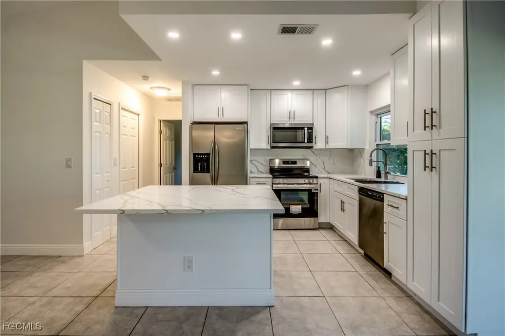 2916 SW 2nd Avenue Cape Coral FL 33914