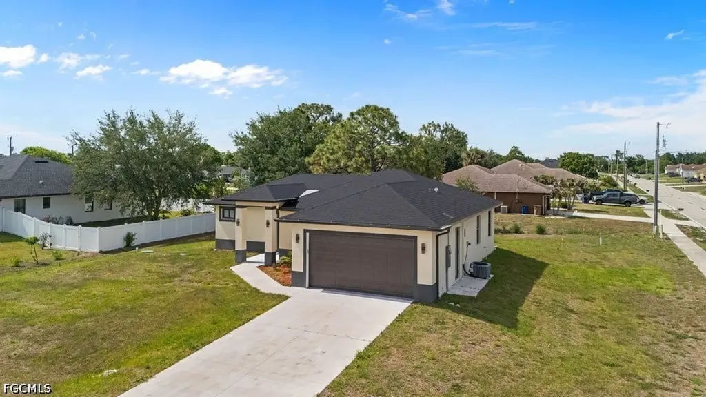 901 Sara Avenue N Lehigh Acres FL 33971