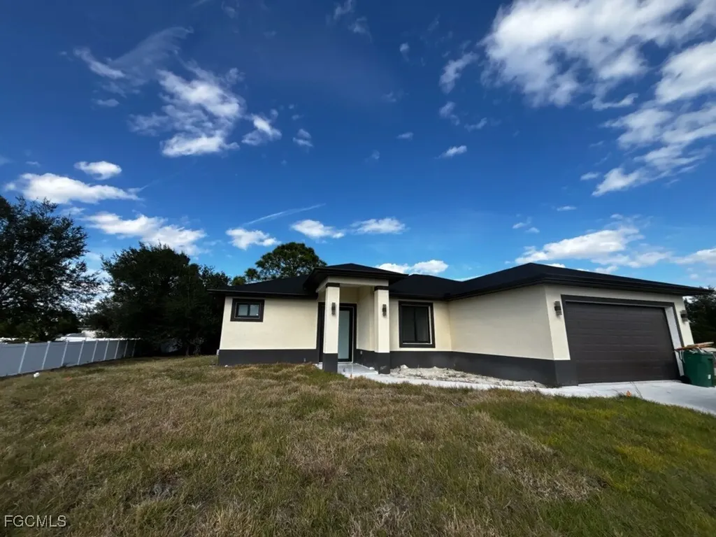 901 Sara Avenue N Lehigh Acres FL 33971