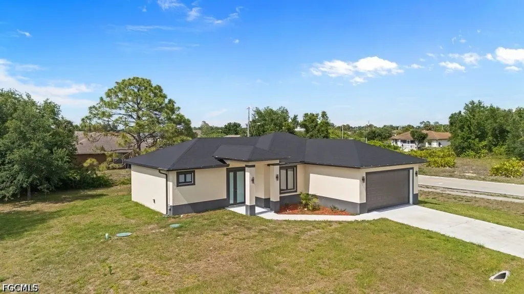 901 Sara Avenue N Lehigh Acres FL 33971