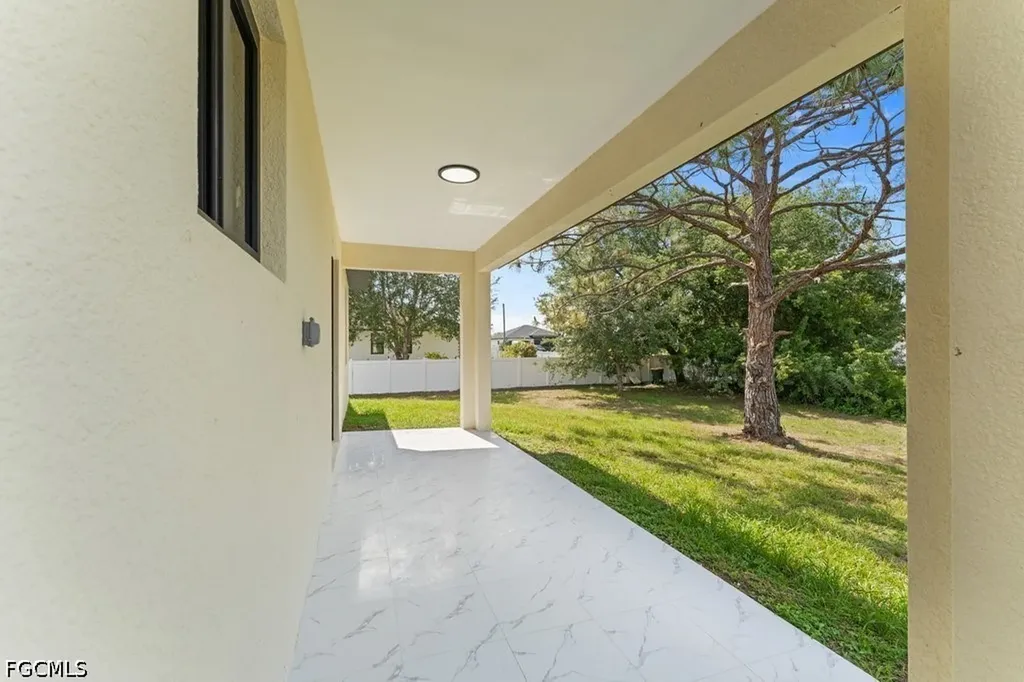 901 Sara Avenue N Lehigh Acres FL 33971
