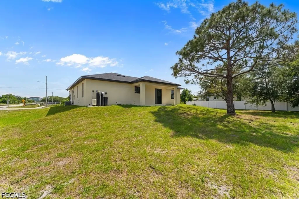901 Sara Avenue N Lehigh Acres FL 33971