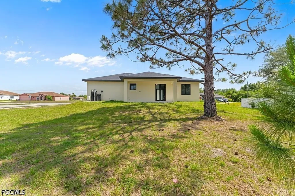 901 Sara Avenue N Lehigh Acres FL 33971