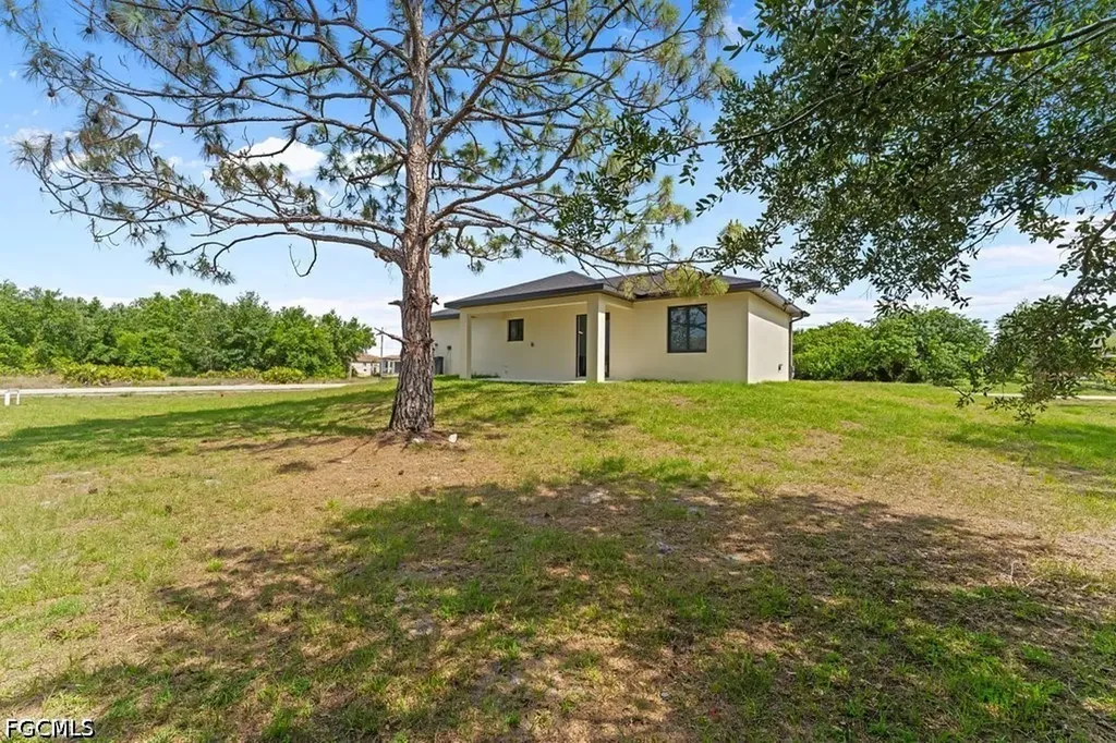 901 Sara Avenue N Lehigh Acres FL 33971