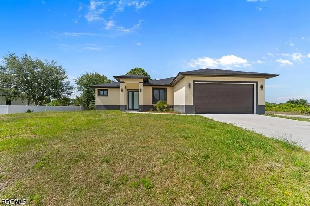 901 Sara Avenue N Lehigh Acres FL 33971