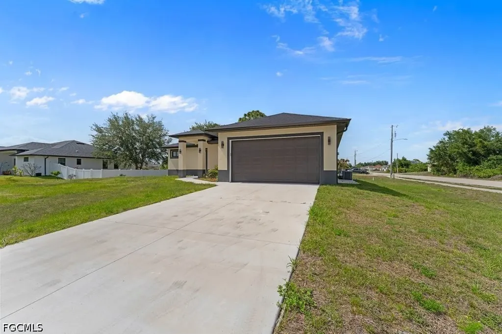 901 Sara Avenue N Lehigh Acres FL 33971
