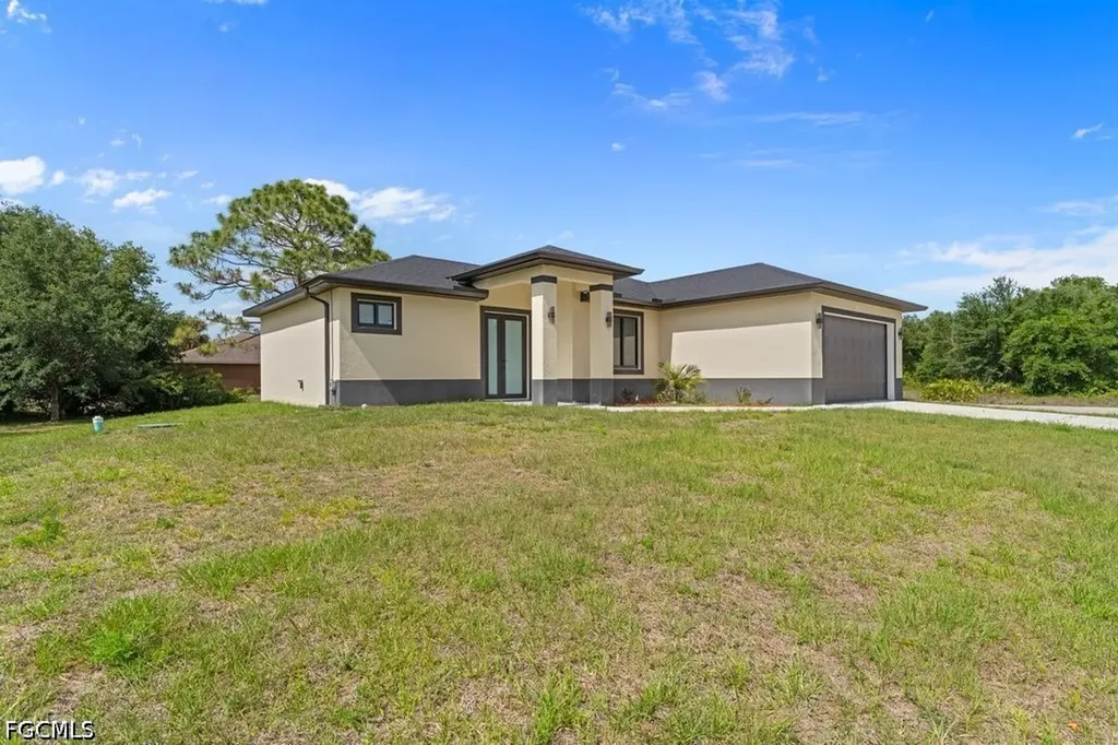 901 Sara Avenue N Lehigh Acres FL 33971