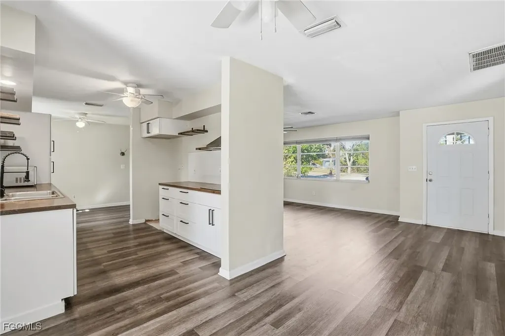 446 El Dorado Parkway E Cape Coral FL 33904