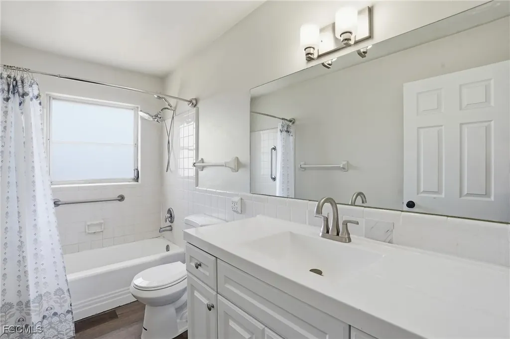 446 El Dorado Parkway E Cape Coral FL 33904
