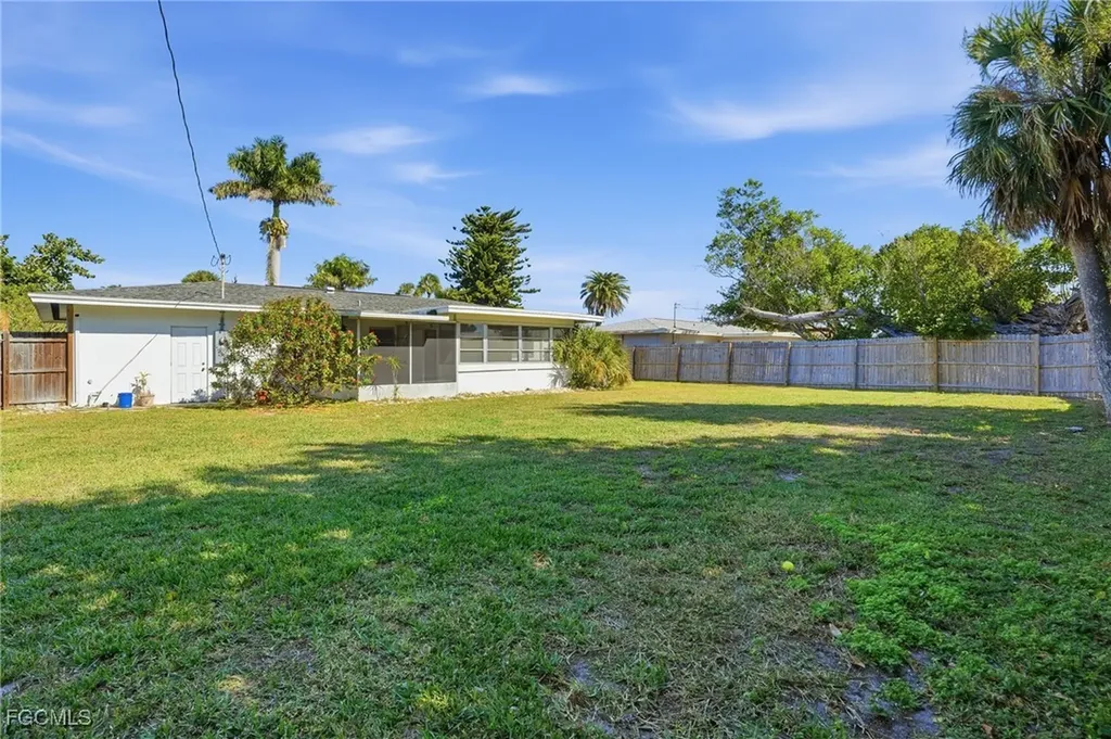 446 El Dorado Parkway E Cape Coral FL 33904