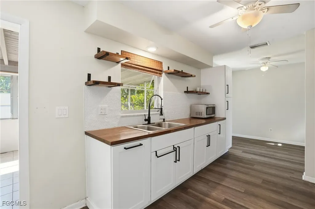 446 El Dorado Parkway E Cape Coral FL 33904