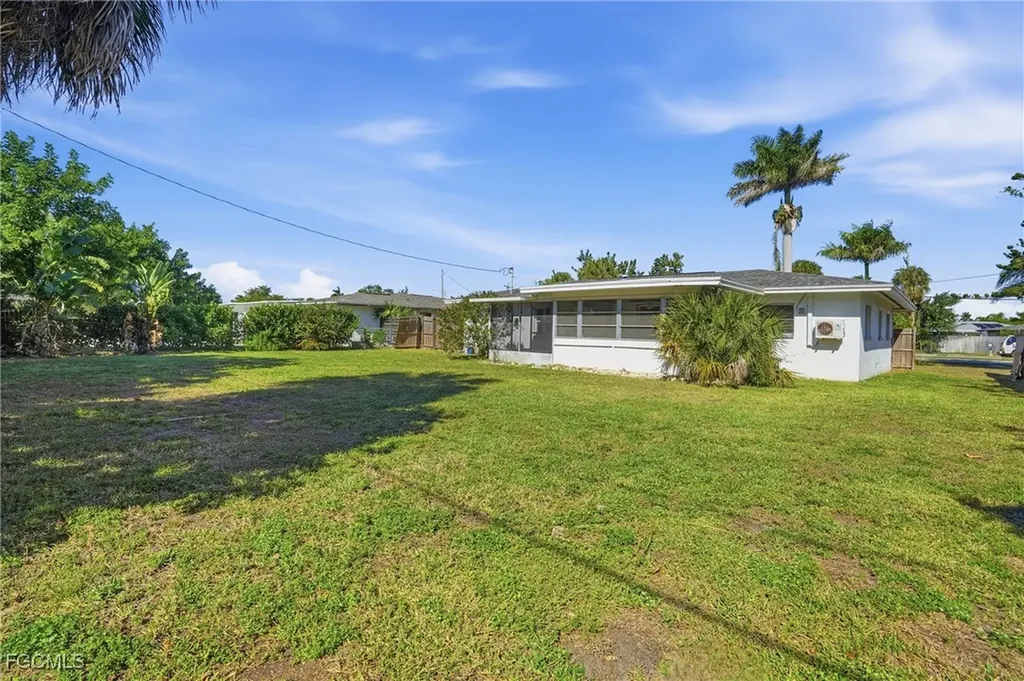 446 El Dorado Parkway E Cape Coral FL 33904