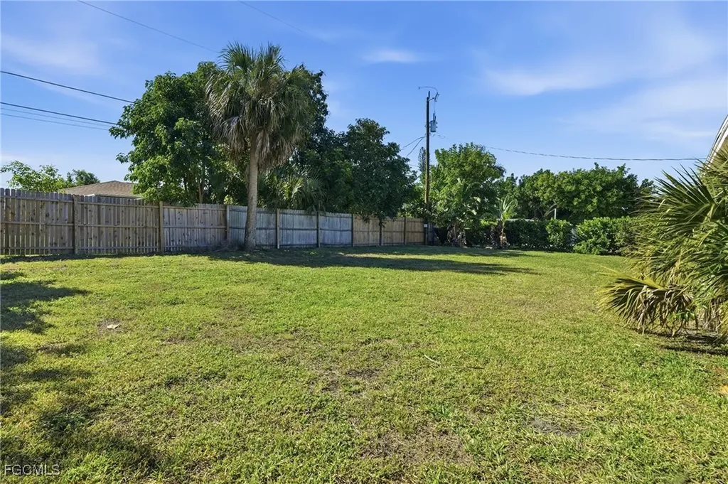 446 El Dorado Parkway E Cape Coral FL 33904